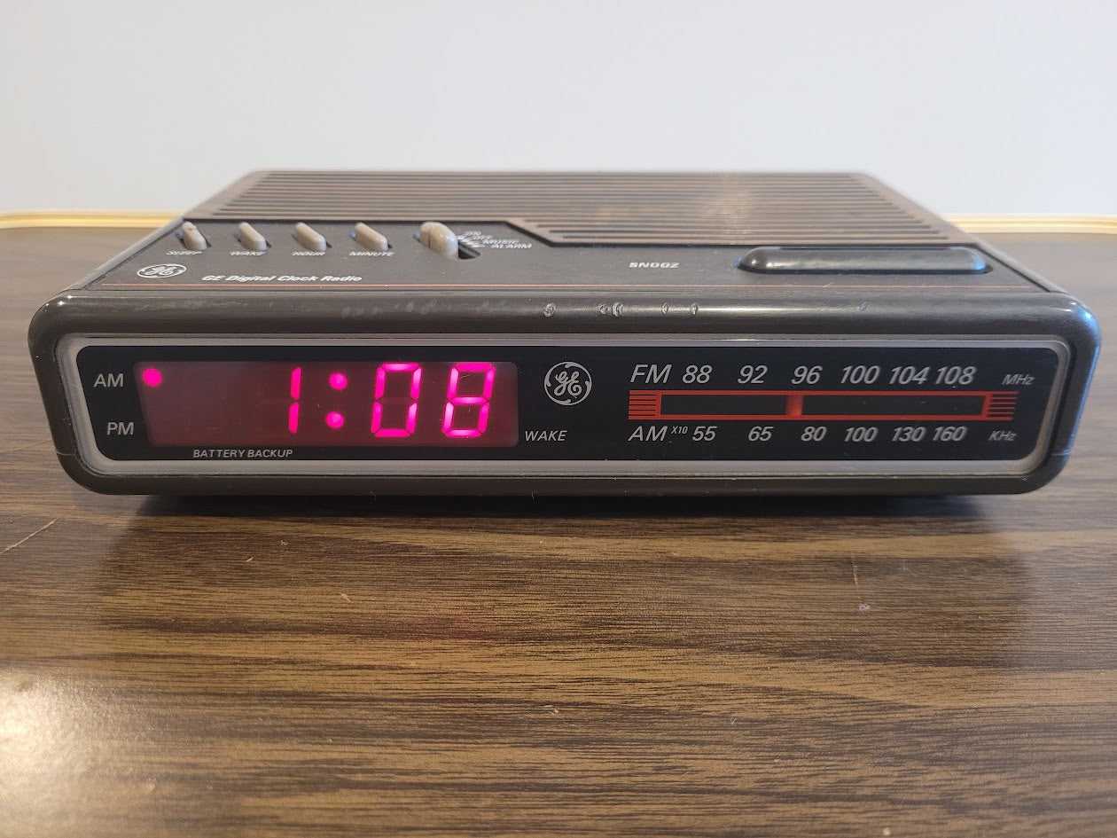 Vintage General Electric Digital Alarm Clock Am/FM Radio in Faux Wood Grain (Used)