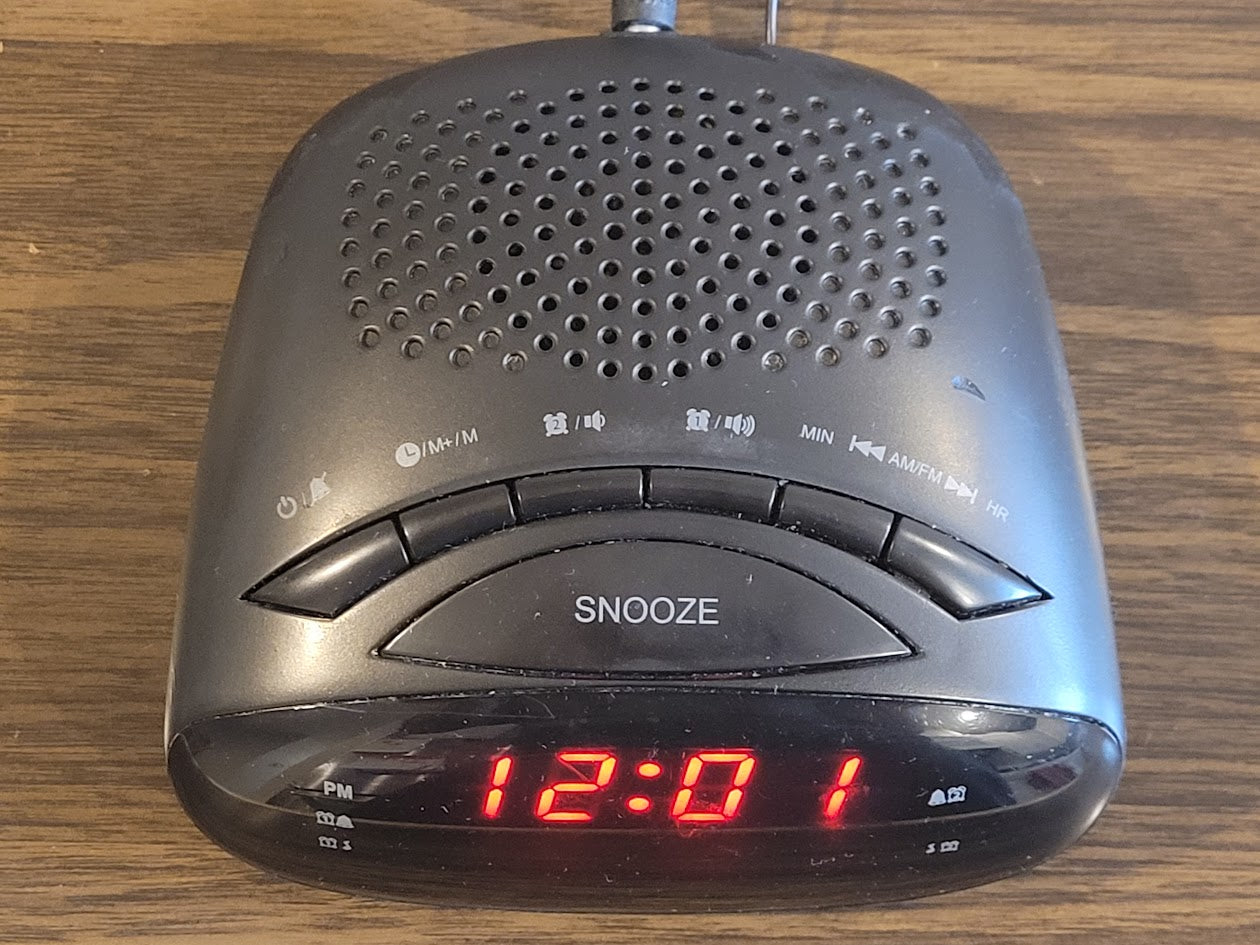 ONN Dual Alarm AM/FM Clock Radio (Used)
